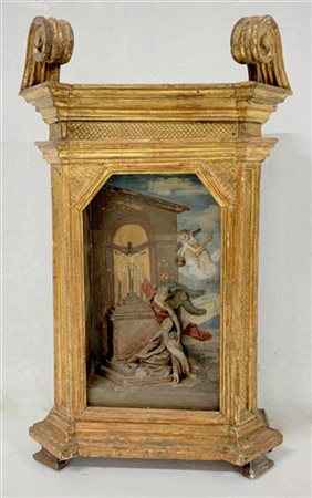 Edicola con teca in legno intagliato e dorato con all'interno scultura in gesso