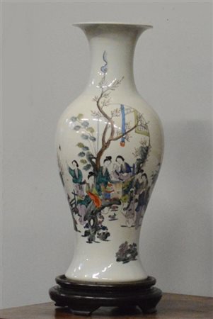 Vaso a balaustro con decoro di figure femminili in giardino fiorito e con scrit