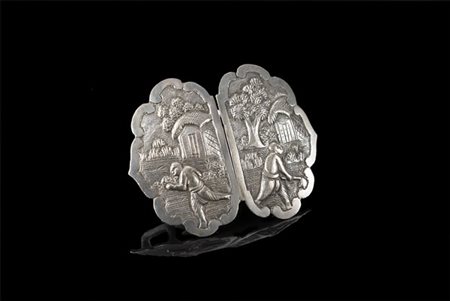 Due fibbie con metallo argentato raffiguranti personaggi orientali. Arte indian