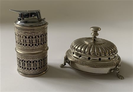 Lotto composto da un campanello e un accendino in argento titolo 800