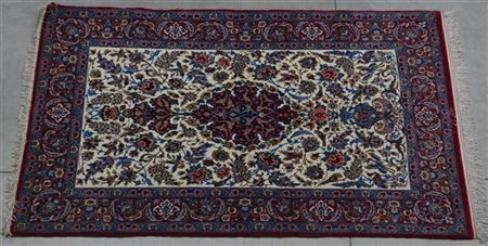 Tappeto Isphahan, Persia, secolo XX.
Annodatura in lana e seta su ordito e tram