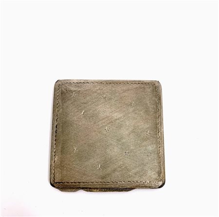 Porta cipria in argento 800/1000 satinato (cm 6,70x6,70x0,50)(gr.58.20 circa)