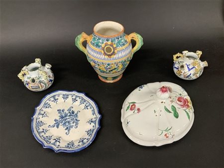 Manifatture diverse, lotto composto da un versatoio biansato, una copia di tuli