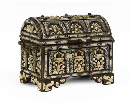 Cofanetto portagioie rivestito in osso, interno in pelle
Sud Est Asiatico, iniz