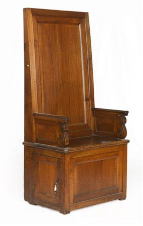 Panca a schienale alto, braccioli intagliati , due antine laterali riquadrate (