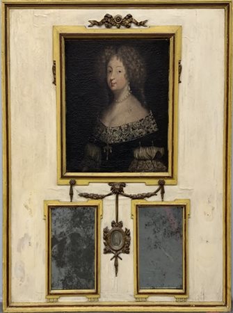 Caminiera in legno laccato e dorato decorata da fregi e centrata da "Ritratto d