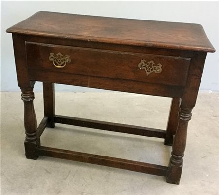 Tavolo da parete ad un cassetto nella fascia con gambe anteriori tornite riunit