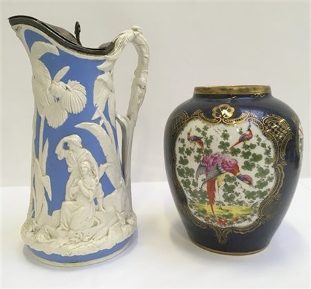 Lotto composto da un vaso della manifattura Samson in porcellana a riserve con