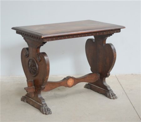 Tavolino "rinascimentale" con sostegni ad asso di coppe (cm 81x55x51) (difetti)
