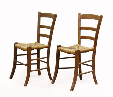 Coppia di sedie impagliate con schienale a giorno (difetti)