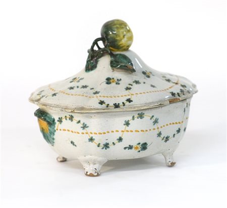 Manifattura del secolo XVIII, zuppiera con coperchio in maiolica decorata a fio