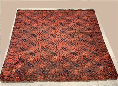 Tappeto Ersari, Turkestan occidentale, decoro con Gül contenenti la stilizzazio