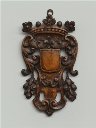 Fregio decorativo ligneo con corona ducale e stemma, secolo XIX (cm 47x25) (lie