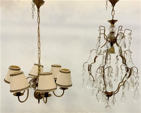 Lotto composto da un lampadario a una luce con struttura in metallo e pendagli