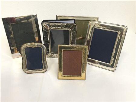 Sei cornici moderne, tra cui alcune in argento di diversa misura (difetti)