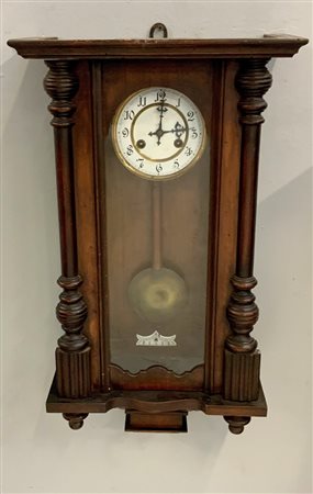 Anonimo
Pendola da parete del tipo "regolatore"
Cassa in legno e vetro.
Austria