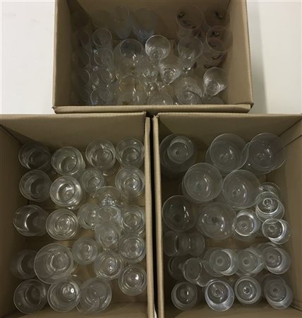 Lotto di tre cartoni di bicchieri di fatture differenti (difetti)