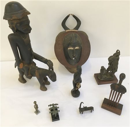 Arte africana, lotto composto da otto sculture di diversa epoca, materiale e de