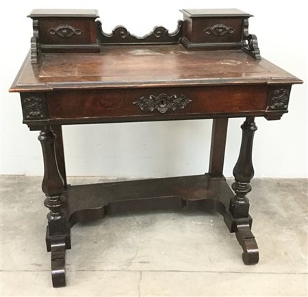 Scrittoio lastronato ad un cassetto, montanti torniti riuniti da pianetto sagom