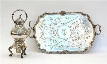 Lotto composto da un samovar e un vassoio biansato con bordo decorato a finto b