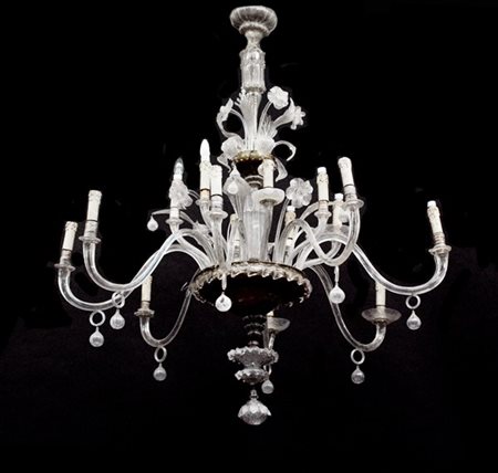 Grande lampadario a quindici fiamme in vetro incolore decorato a foglie e fiori