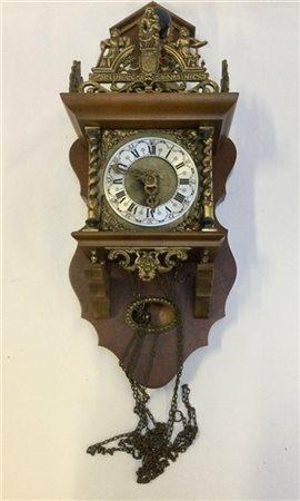 Anonimo
Pendola moderna in legno e metallo con mensola su modello olandese dell