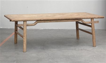 Tavolo da pranzo in legno massello. Francia, anni '70. (cm 211x70x110) (difetti