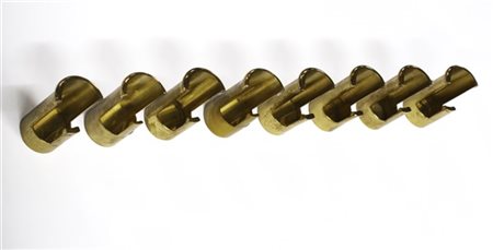 * Lotto composto da otto appendiabiti in ottone. Italia, anni '70. (difetti)