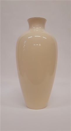 Venini Grande vaso in vetro soffiato incamiciato créme. Murano, 1999. Firmato e