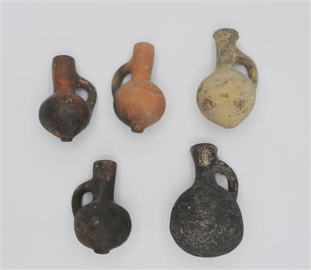 CINQUE BROCCHETTE DATAZIONE: III-II millennio a.C. MATERIA E TECNICA: argilla...