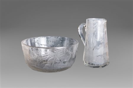 Eccezionale e raro bacile con versatoio in cristallo di Boemia raffigurante cervi in un bosco, finemente molato, prima metà secolo XIX