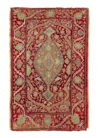 Tre antichi tessuti ricamati con fili di seta e d'argento su fondo di velluto rosso, Medio Oriente