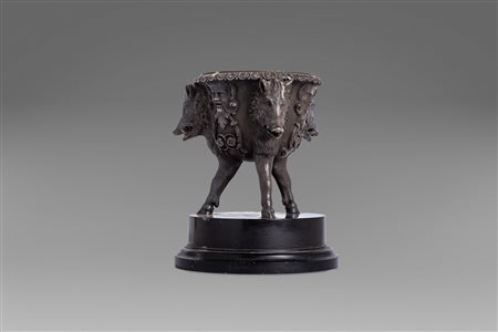 Calamaio in bronzo con teste di cinghiali e mascheroni, secolo XIX