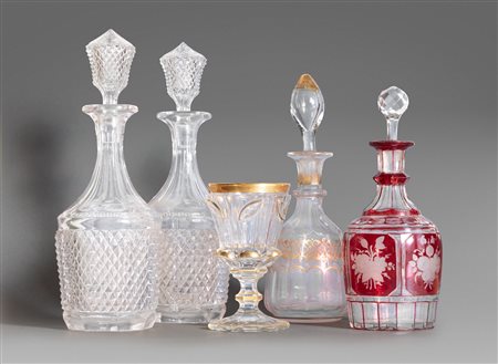 Quattro bottiglie ed un calice in cristallo, XX secolo