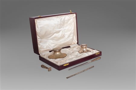 Servizio da scrittura in argento, entro scatola, inizi secolo XX