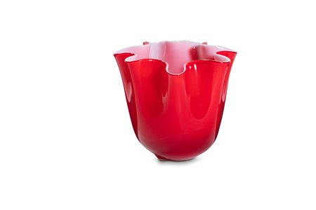 Vaso in vetro di Murano a fazzoletto rosso incamiciato bianco, secolo XX