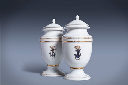 Coppia di potiche in porcellana, con stemma della Regia Marina, secolo XIX