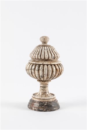 Vaso baccellato in alabastro, secolo XVII
