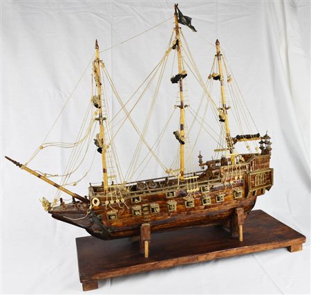 MODELLO DI VELIERO in legno finemente decorato Inghilterra, prima meta' XX...