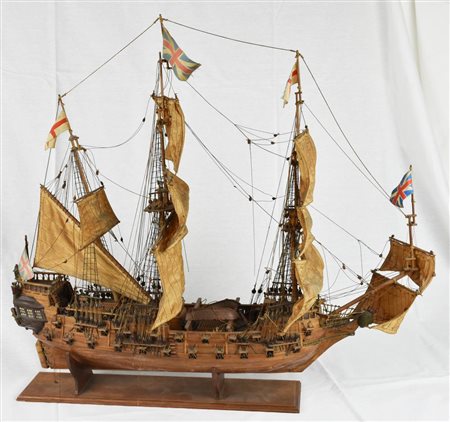 MODELLO DI VELIERO in legno finemente decorato Inghilterra, inizio XX secolo...