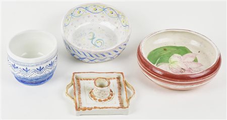 LOTTO DI CERAMICHE decorate a mano composto da tre ciotole e un portacandela...