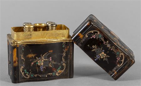 Scatola in tartaruga e bronzo dorato contenente 