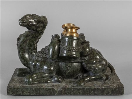 Calamaio in marmo a forma di cammello, 