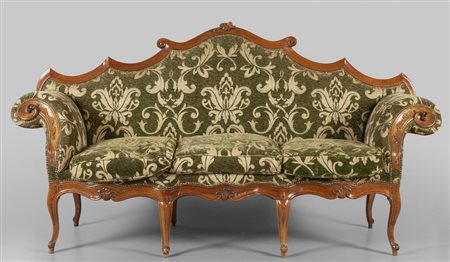 Divano a corbeille Luigi XV in noce intagliato, 