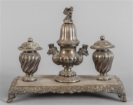 Calamaio in argento finemente sbalzato, Milano 