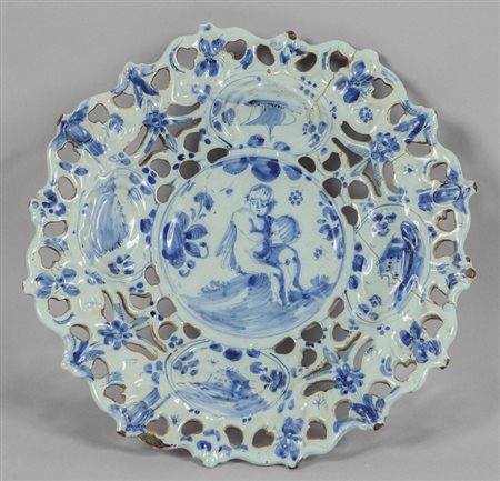 Alzata traforata in maiolica bianca e blu, Savona 