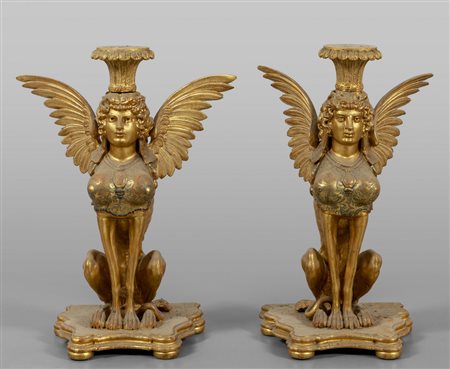 Coppia di grandi sfingi in legno intagliato e 