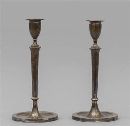 Coppia di candelieri in argento, Trieste 