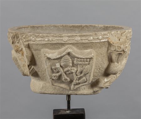 Mortaio in marmo botticino con stemma, Veneto 