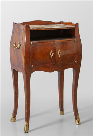 Mobiletto Luigi XV da centro lastronato in 